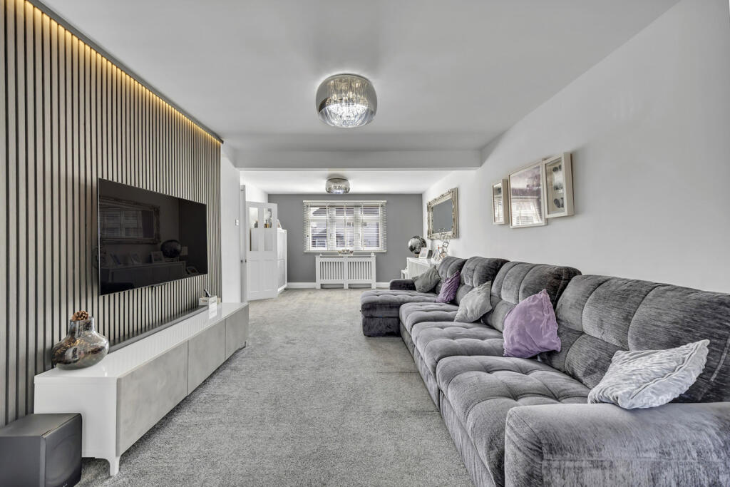 House in London, Collier Row - View 4