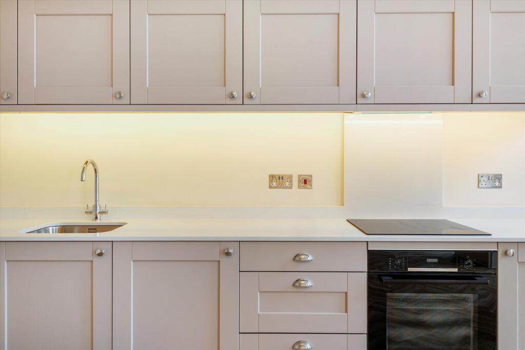 Apartment in Cheltenham, Gloucestershire - View 4