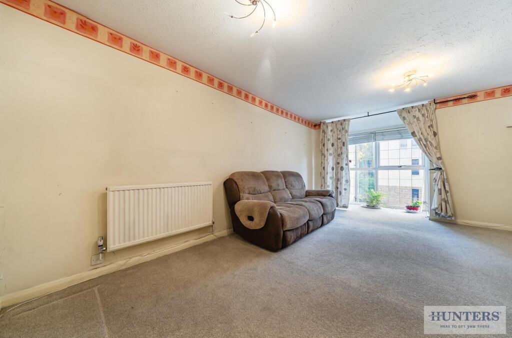 Dolphin Close, Thamesmead photo 3