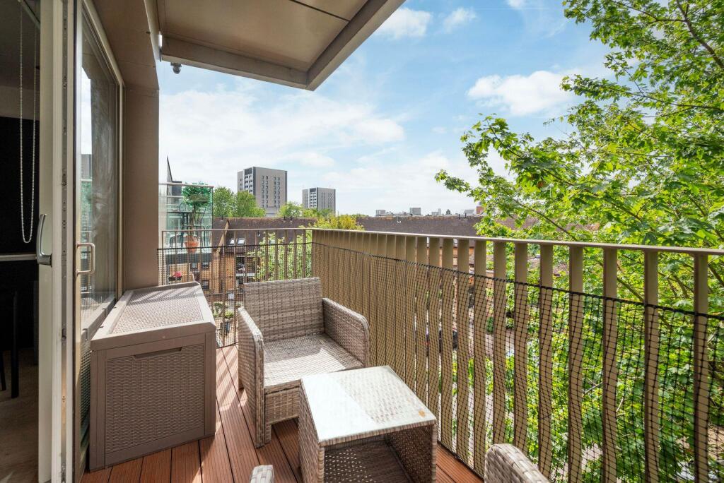Apartment in London - View 5