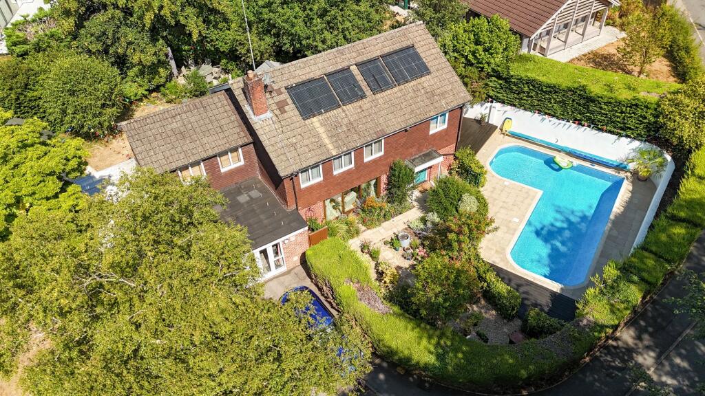 Main image of property: Pullens Field, Headington, OX3
