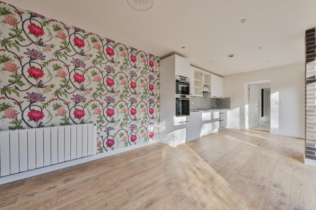 House in Hull - View 4