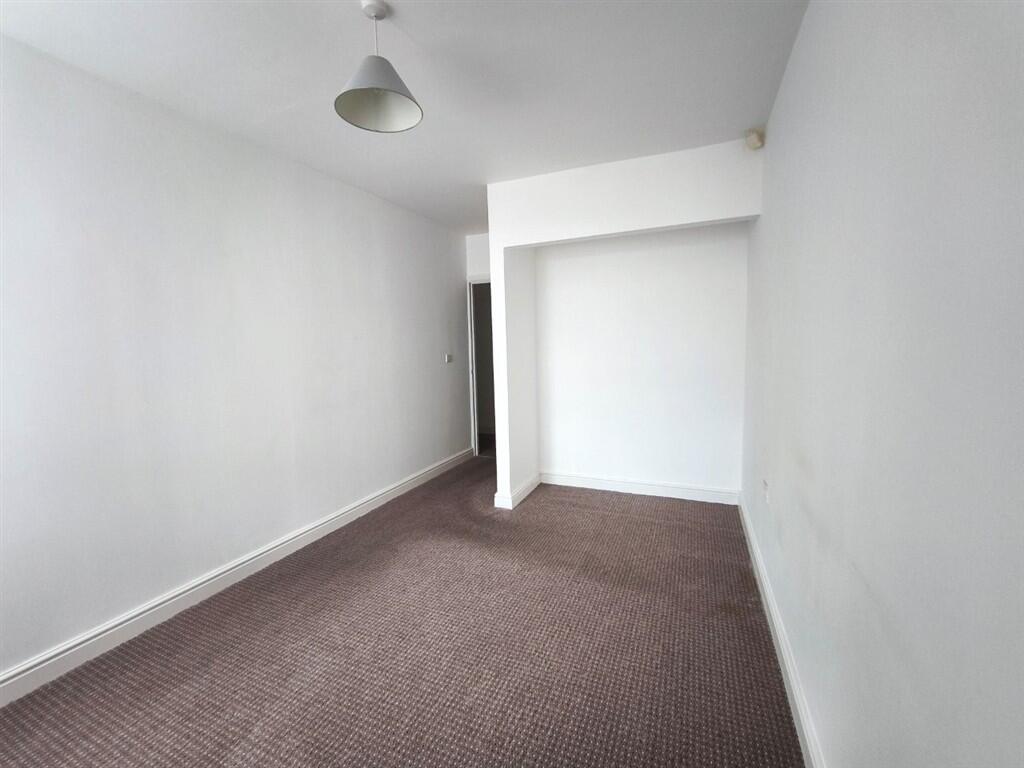 Apartment in Wirral, Liverpool City Region - View 2