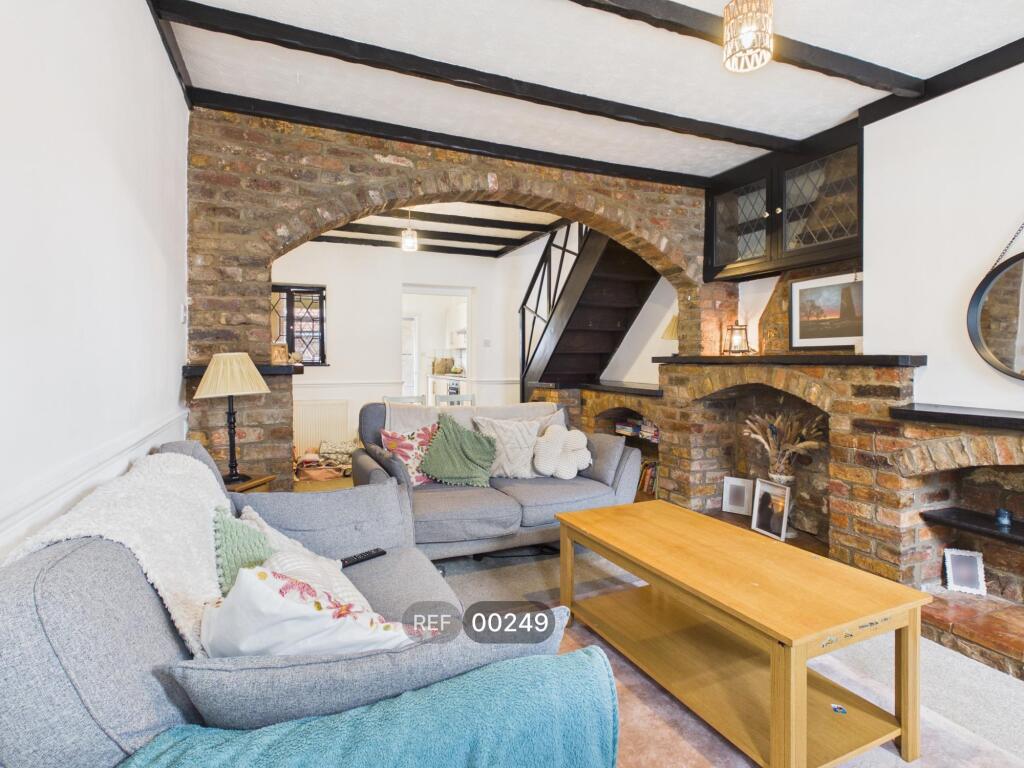House in Hull - View 2