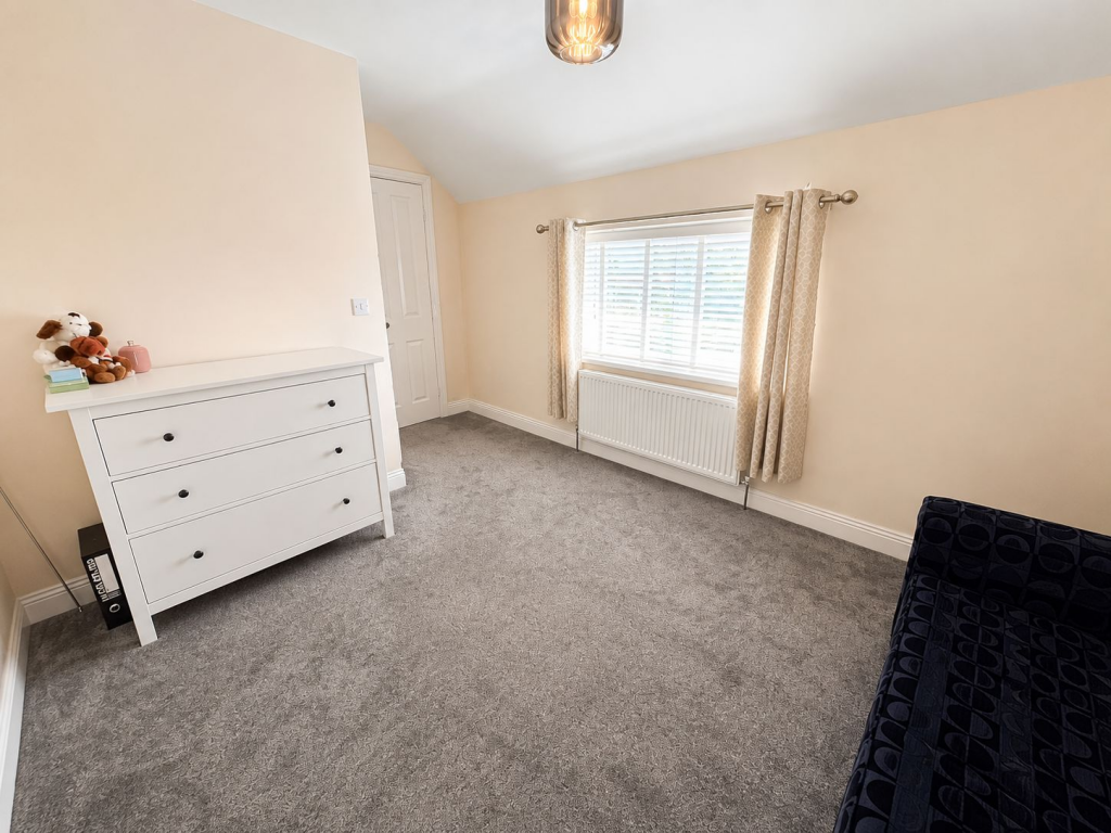 House in North Tyneside, Killingworth - More