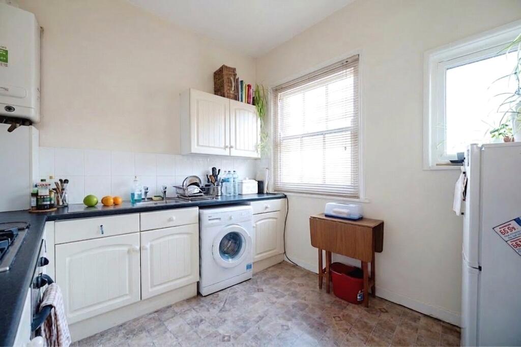 Apartment in Portsmouth, Southsea - View 2