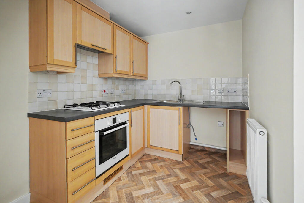 Apartment in Northampton, Grange Park - More