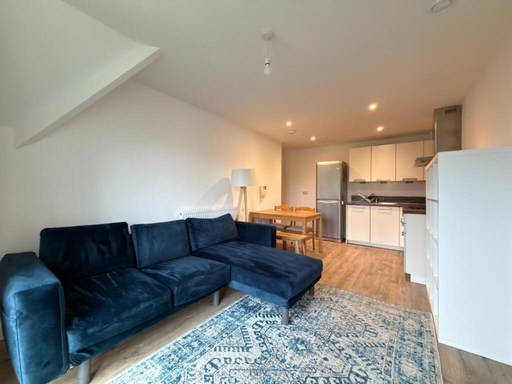 Apartment in Manchester, Whalley Range - View 2