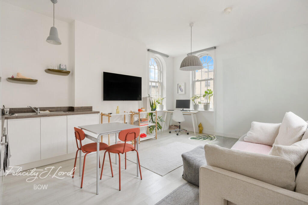 1-bed apartment on St Clements Avenue, LONDON, £425,000