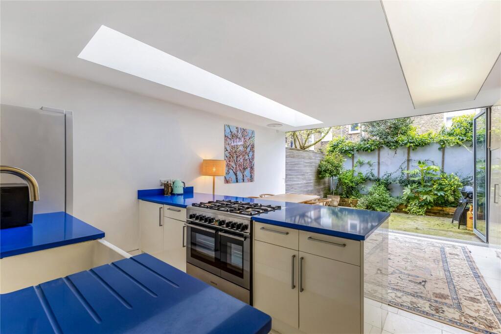 Main image of property: Inworth Street, London, SW11