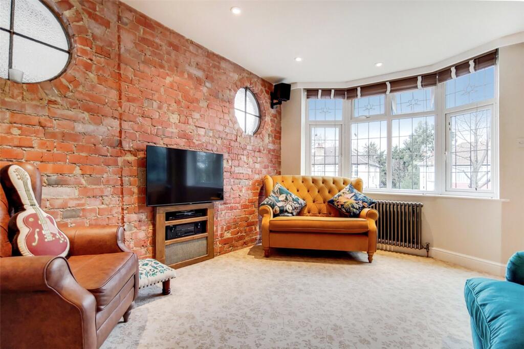 House in London, Royal Borough of Kingston upon Thames - More