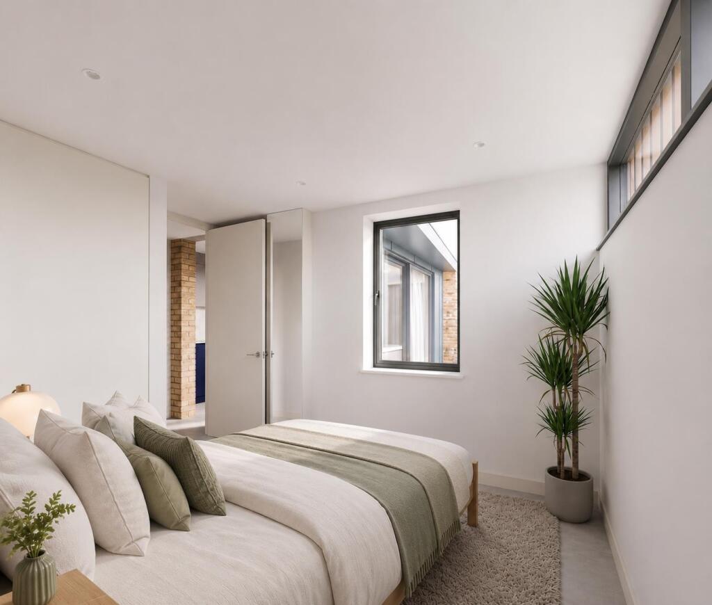 House in London, Cottenham Park, Raynes Park - View 3