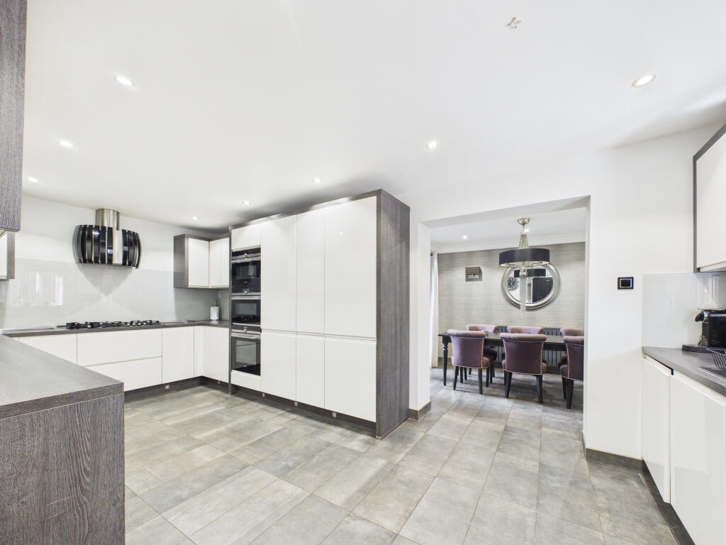 Ivy Place, Lane End, High Wycombe, Buckinghamshire photo 4