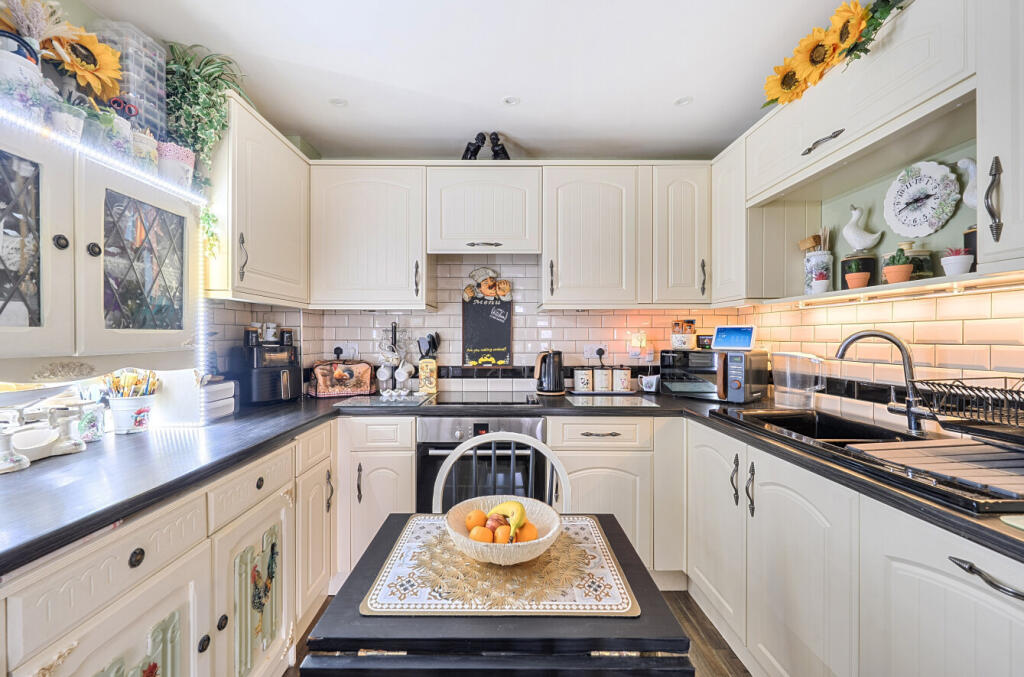 Apartment in Poole - More