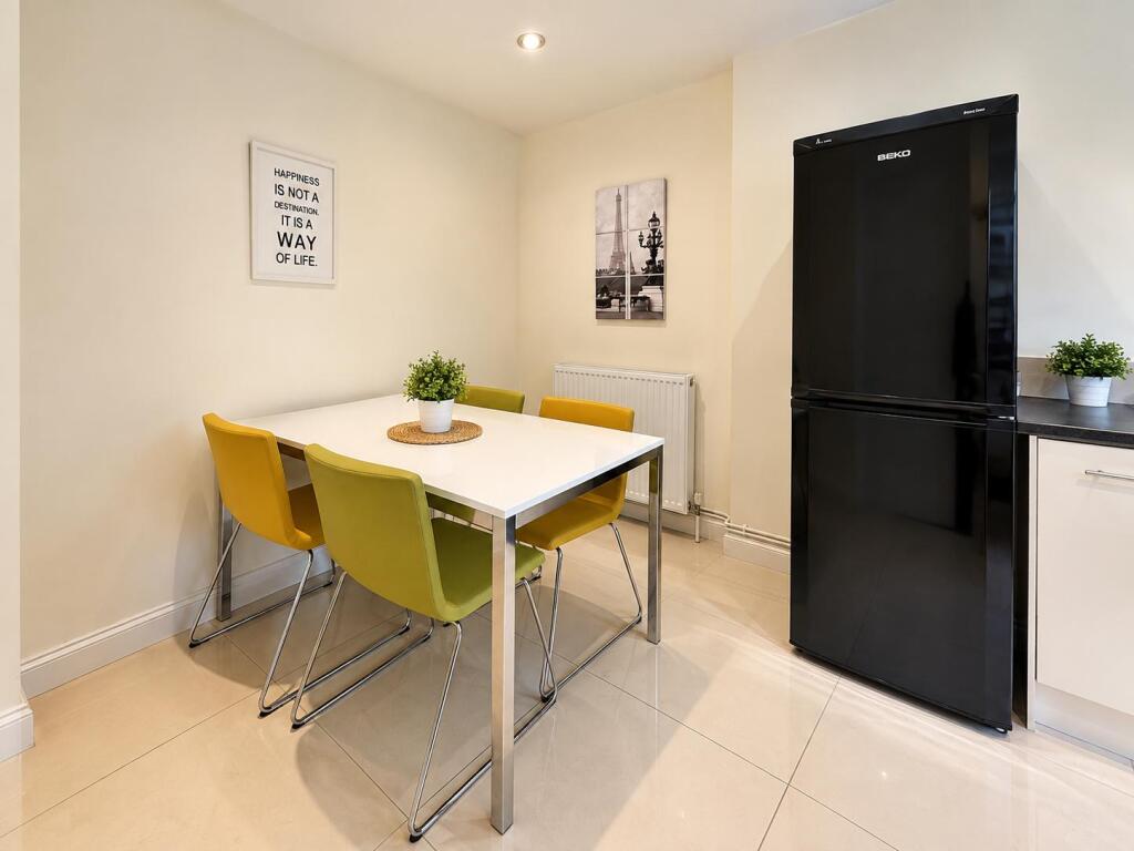 Apartment in London, St John's Estate, Isle of Dogs - View 5