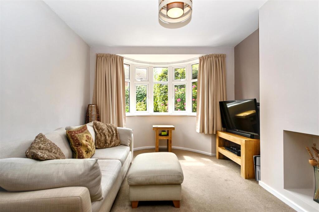 Astaire Avenue, Eastbourne photo 5