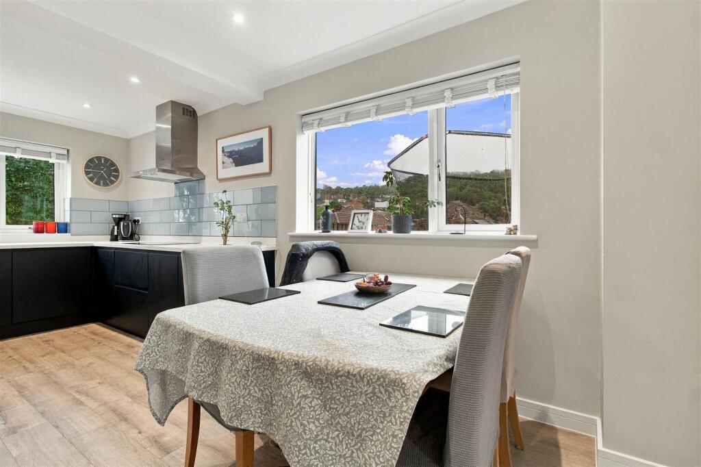 House in Lewes, Newhaven - More