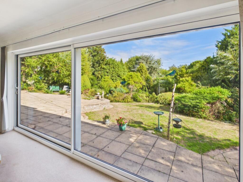House in Southampton, Netley Hill, Hedge End - More