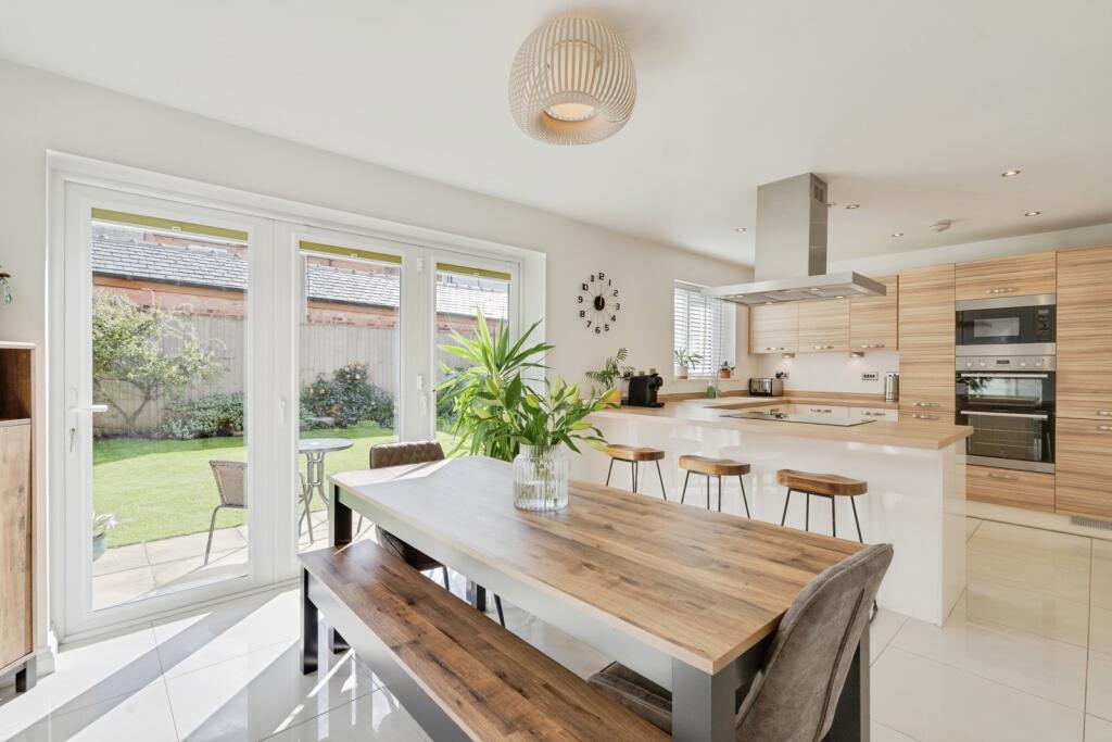 Edges Farm Close, Bolton, Greater Manchester, BL5 photo 4