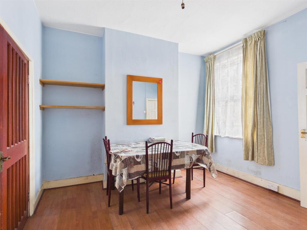 House in London - View 5