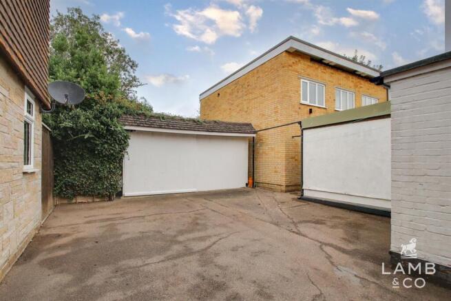 DOUBLE GARAGE