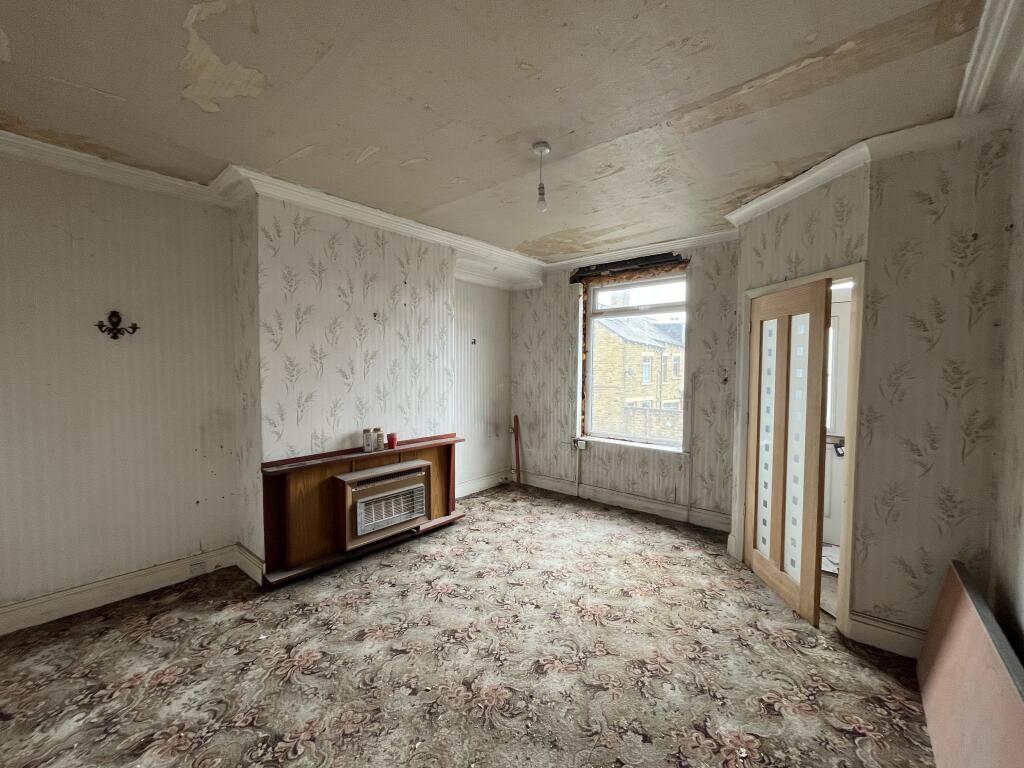 12 Lindley Road, Bradford, West Yorkshire BD5 7PD photo 2
