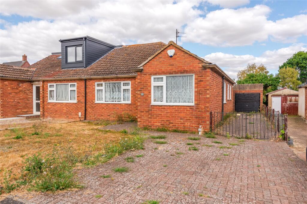 Main image of property: Mounthill Avenue, Old Stratford, Milton Keynes, Northamptonshire, MK19