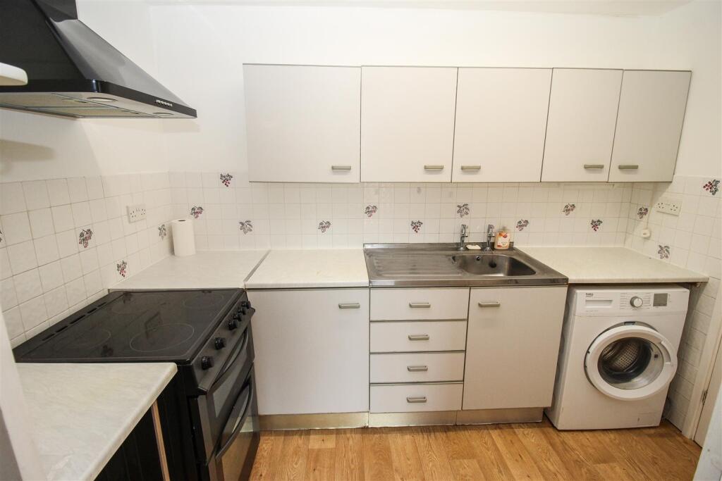 Chalkwell Park Drive, Leigh-On-Sea photo 3