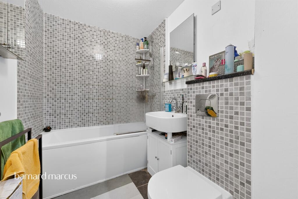 Apartment in London - View 5
