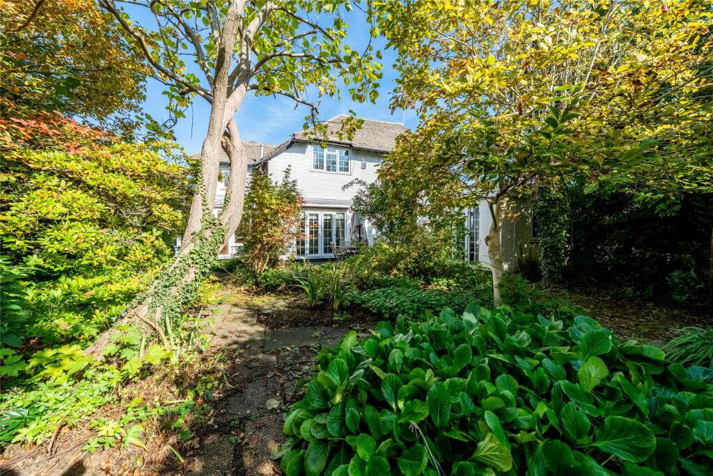 House in Tandridge, Bletchingley - View 2