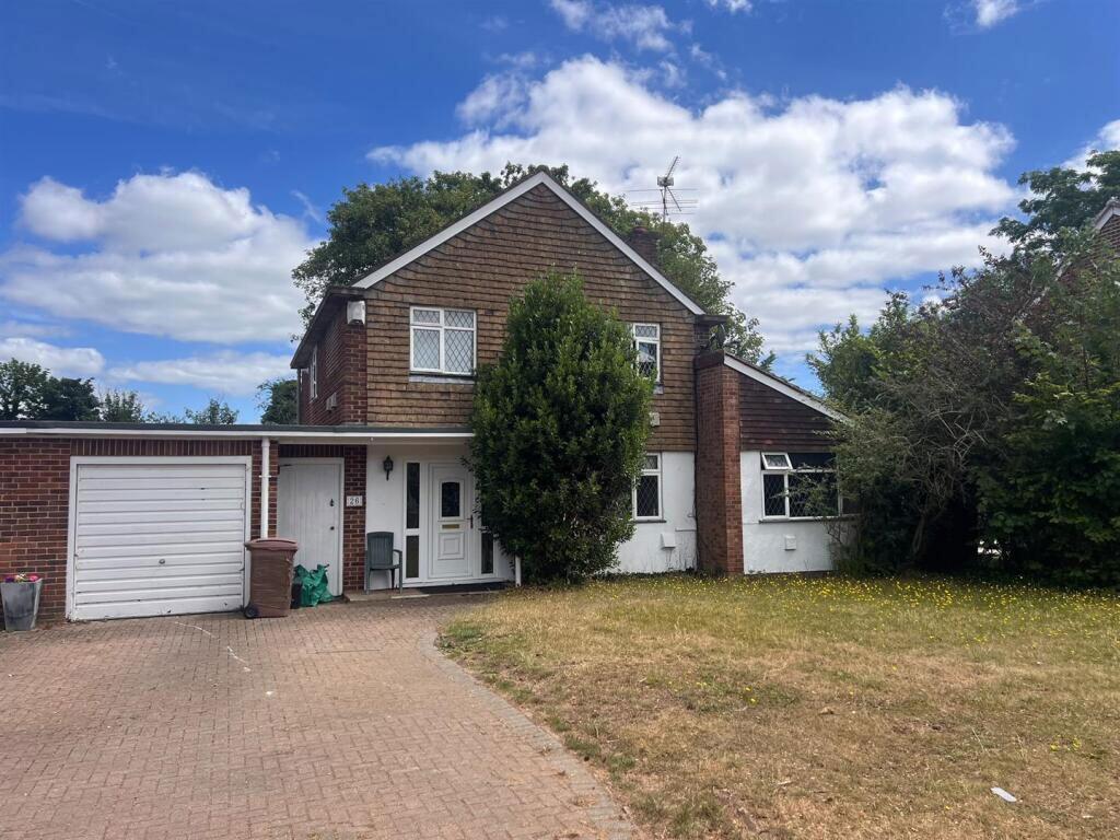 Strathmore Drive, Charvil, Reading, Berkshire, RG10 9QT - View 3