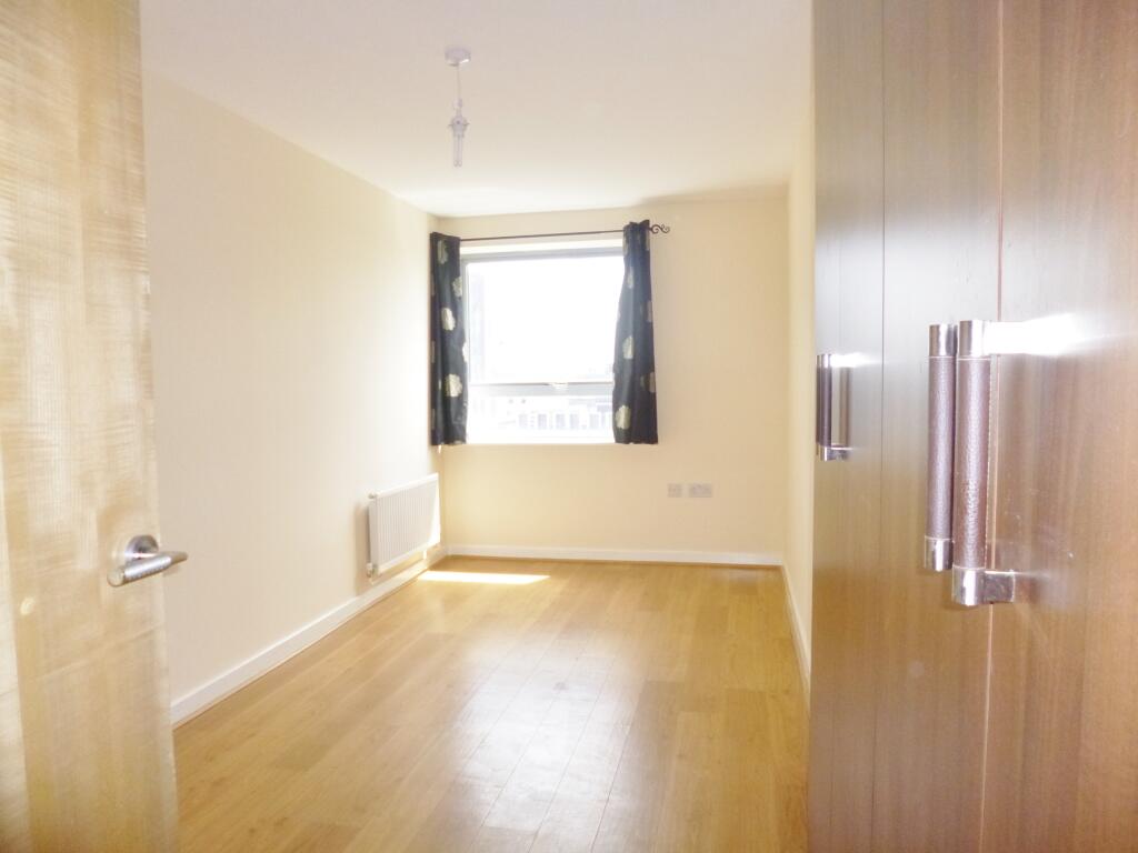 Apartment in Watford - View 5