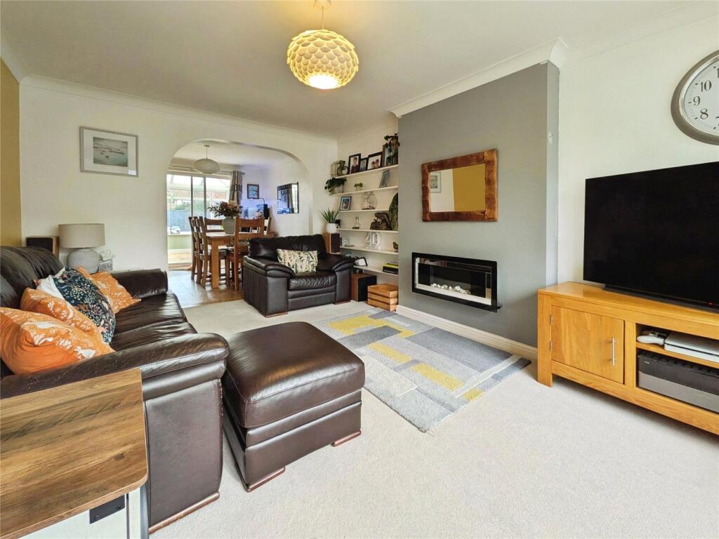 Appleford Drive, Minster on Sea, Sheerness, Kent, ME12 photo 2