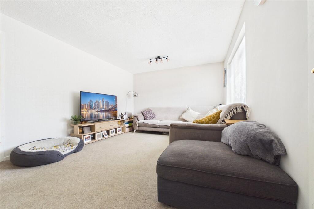 Church Mews, Purley on Thames, Reading, Berkshire, RG8 photo 4