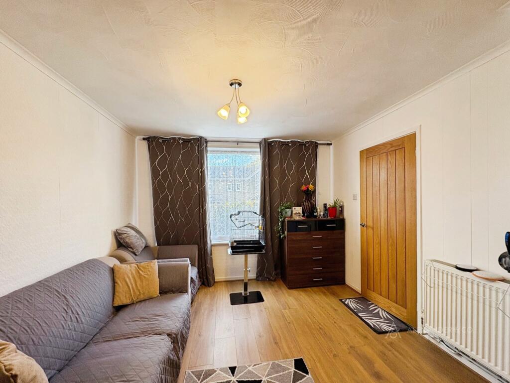 House in Houghton Regis, Tithe Farm, Woodside Estate - View 5