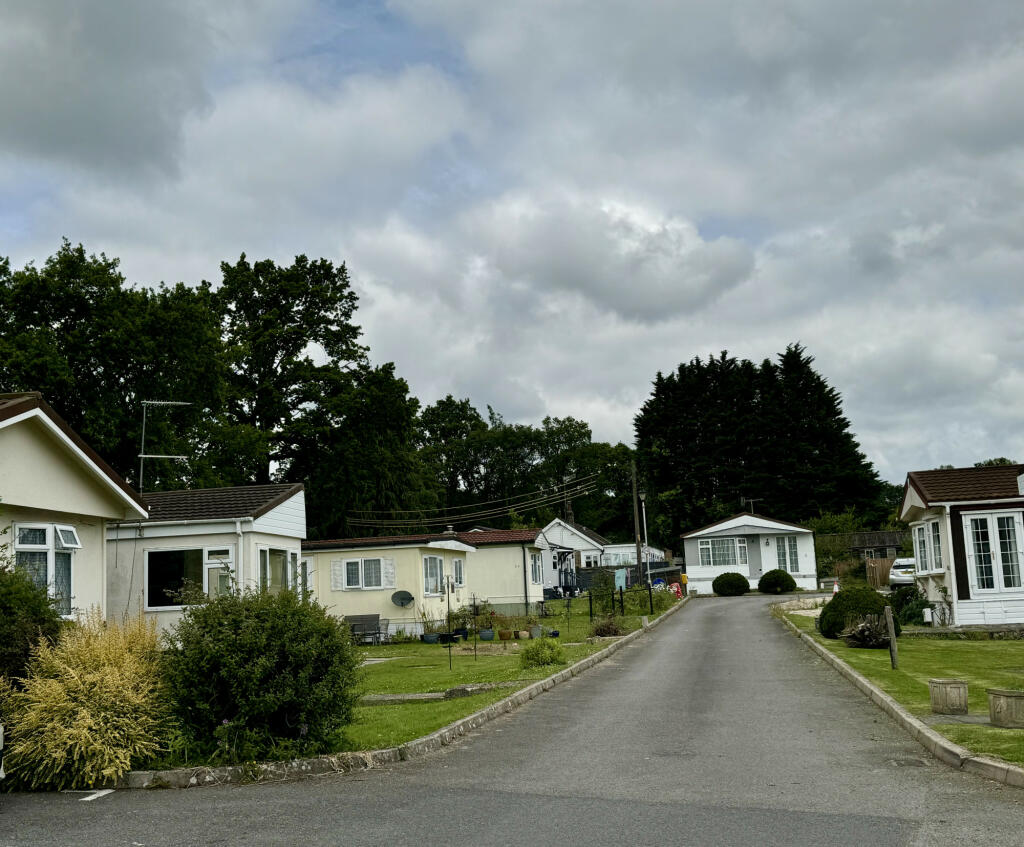 1-bed caravan on Edenbridge, Kent, TN8, £149,000