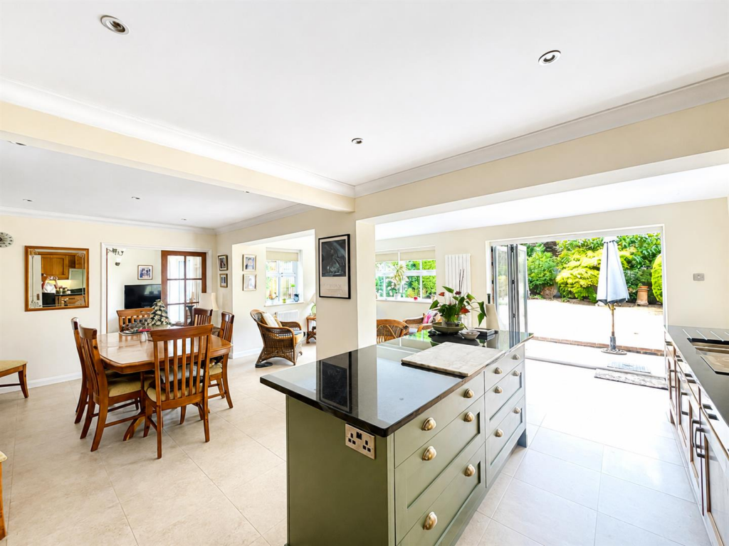 House in Sutton - View 4