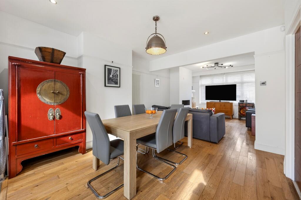 House in London - View 3