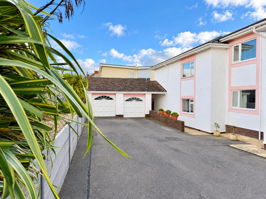 Apartment in Llandudno, Rhos-on-Sea - View 2