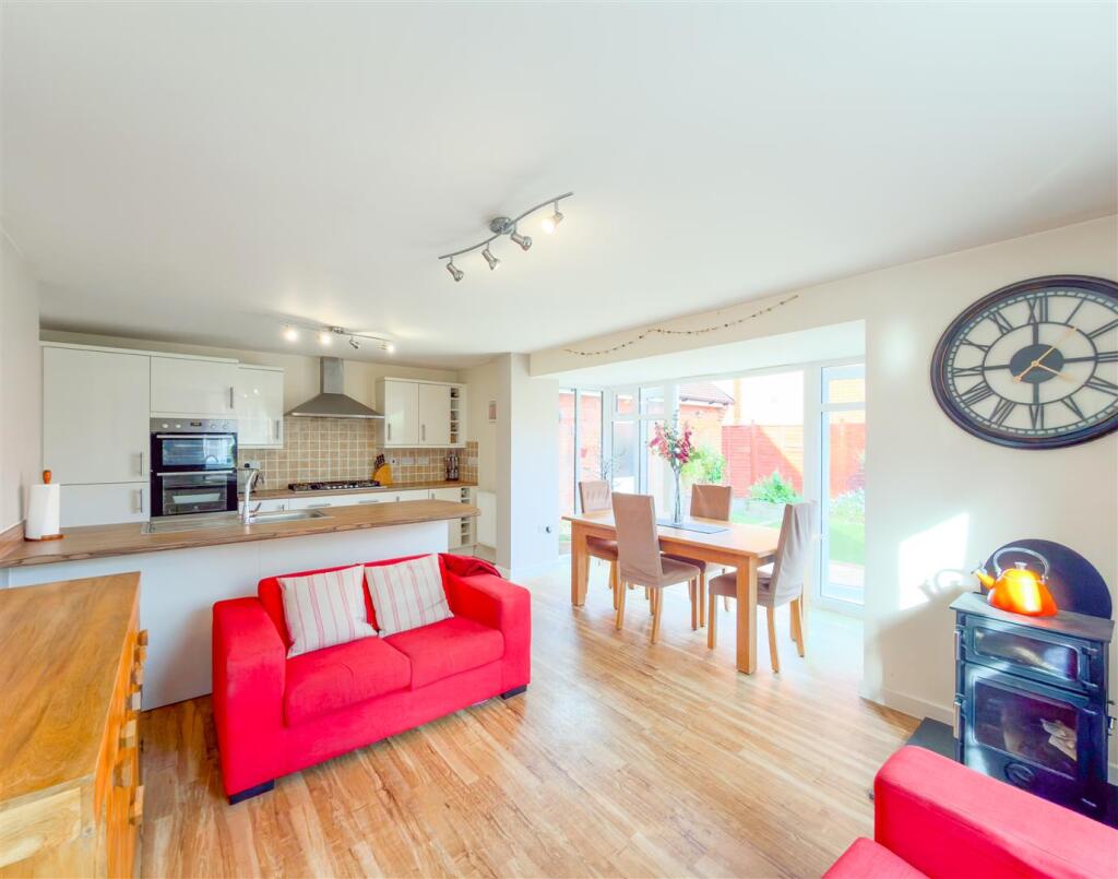 House in Swindon, Melksham - More