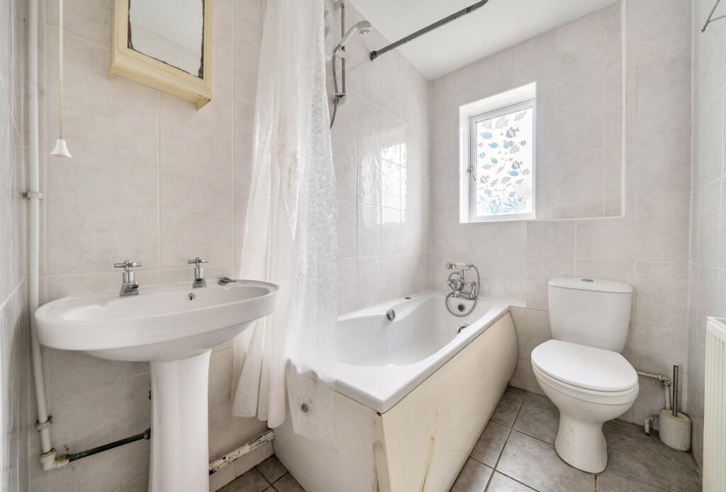 House in Tewkesbury, Priors Park - More