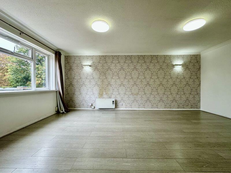 Apartment in Luton - View 5