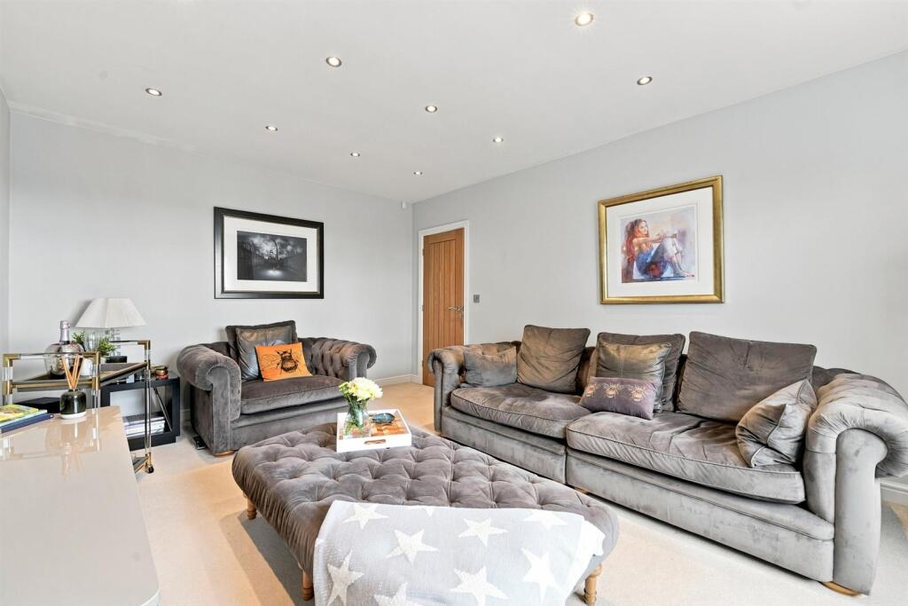 House in Macclesfield, Cheshire East - More