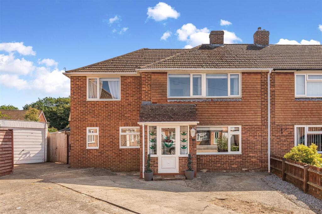 Main image of property: Briar Close, Banbury - Large corner plot