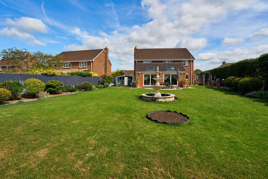 Halfway Close, Trowbridge, BA14 photo 4
