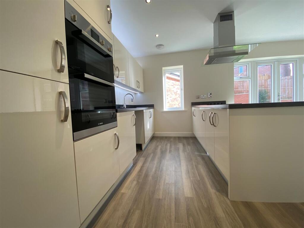 Glebe Road, Boughton, Northampton – pohled 5