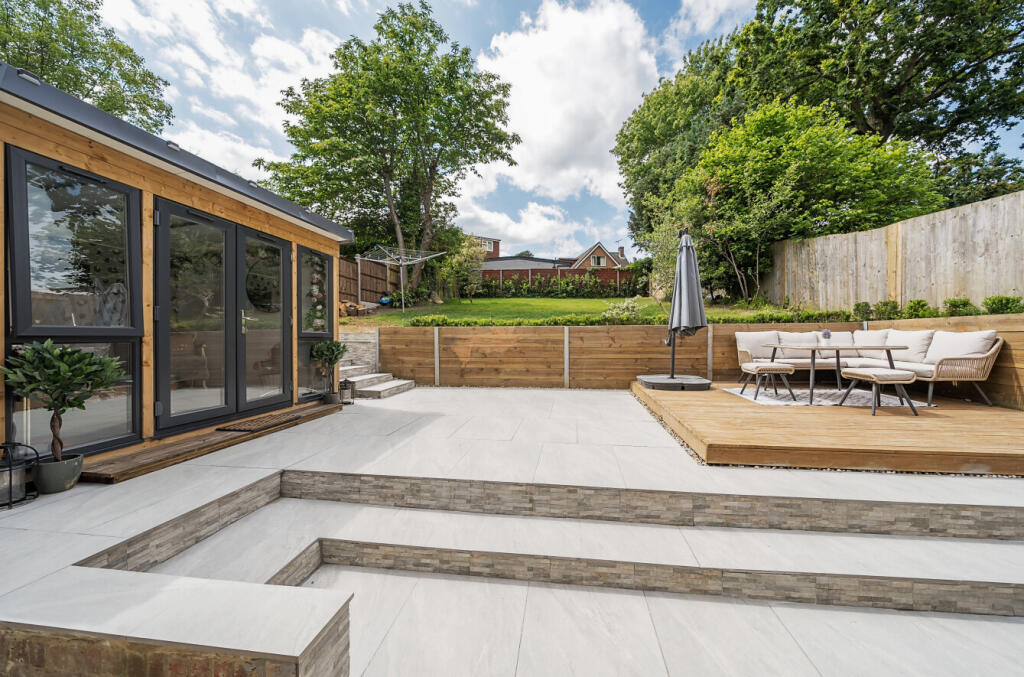 House in Waverley, Heath End, Farnham - View 4