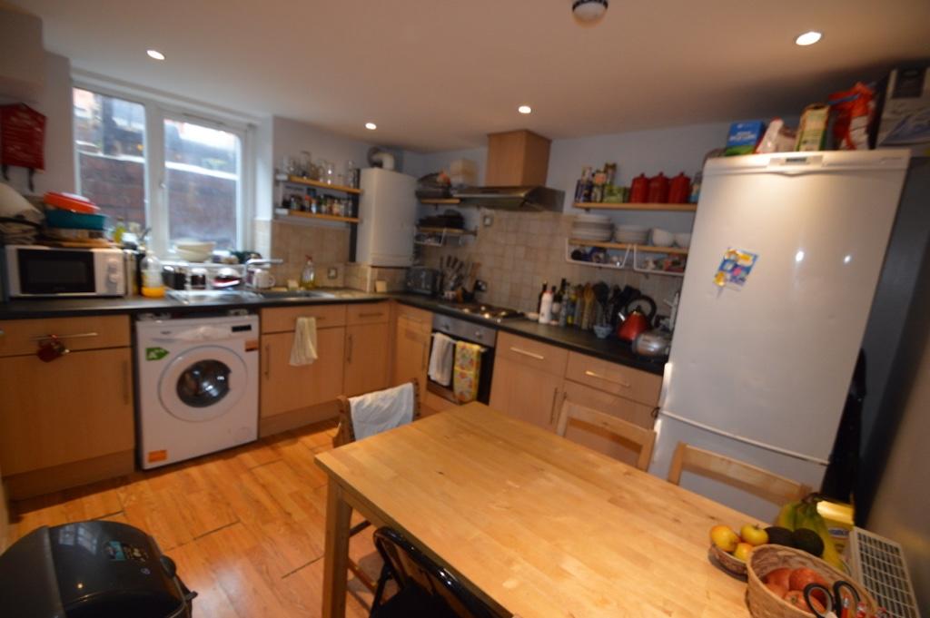 6 bedroom terraced house for rent
