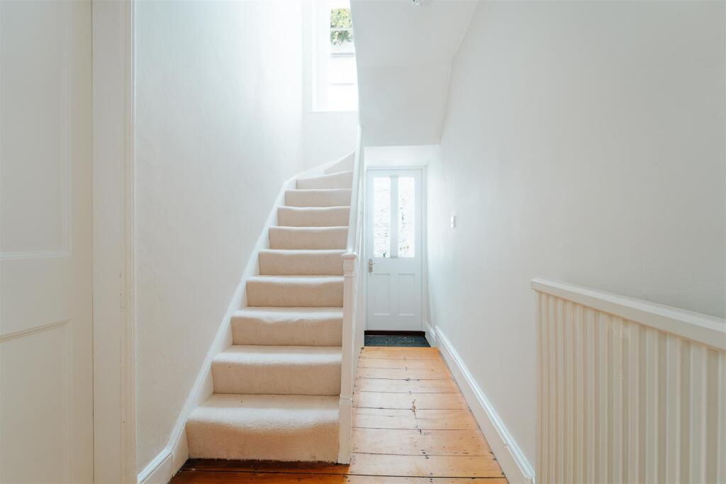 House in Bristol, Clifton Village, Hotwells - More