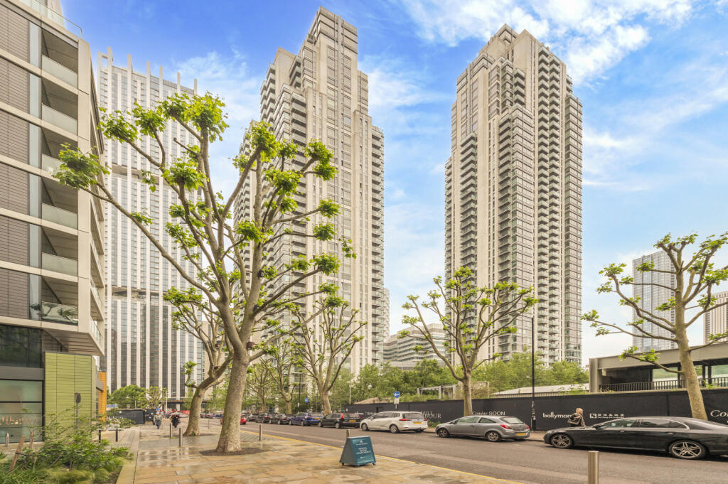 Pan Peninsula Square, Millwall, E14 - More